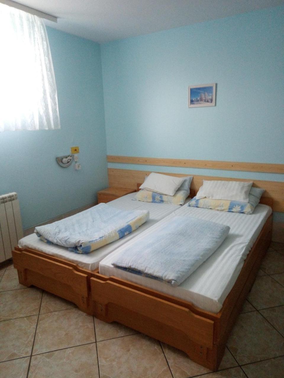 Hostel Bata Kanjiža Oda fotoğraf